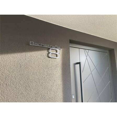 Metzler Edelstahl Schriftzug mit Straße & Hausnummer | RAL 9007 Graualuminium | 380mm | Bach