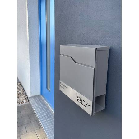 Metzler Briefkasten mit Edelstahl-Namensschild | RAL 9007 Graualuminium | Enno